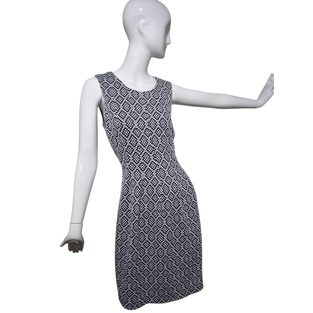 Women's size Medium Geometric Casual Pleated Church Normcore Sleeveless Dress - Picture 6 of 11